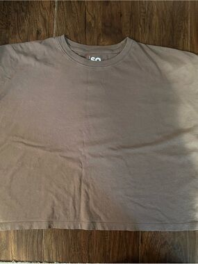 SO Short-Sleeve slight crop  Crew Tee in brown